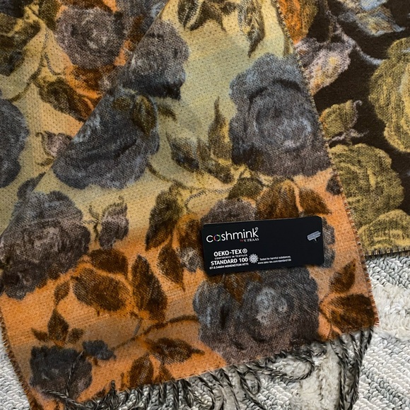 Cashmink Floral Patterned Scarf - warm Fall colored Brown and Gold - Picture 3 of 3